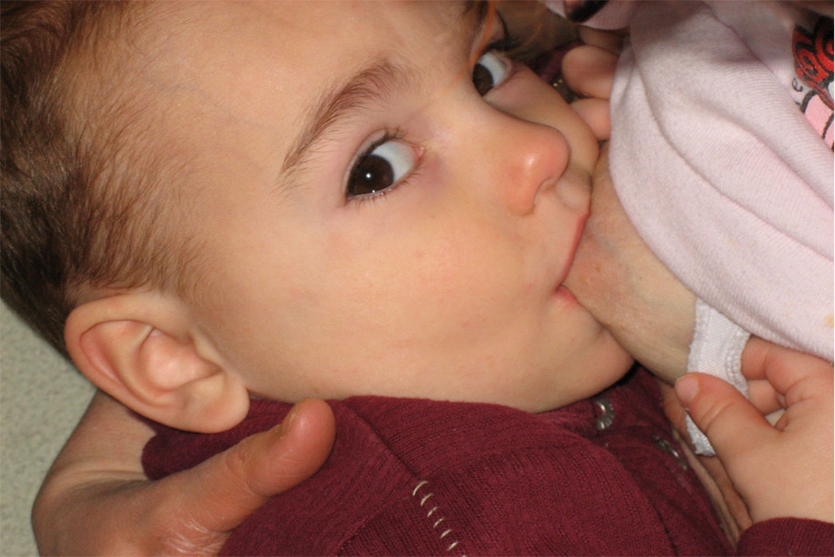 Les positions d'allaitement - 1000 Premiers Jours - Là où tout commence