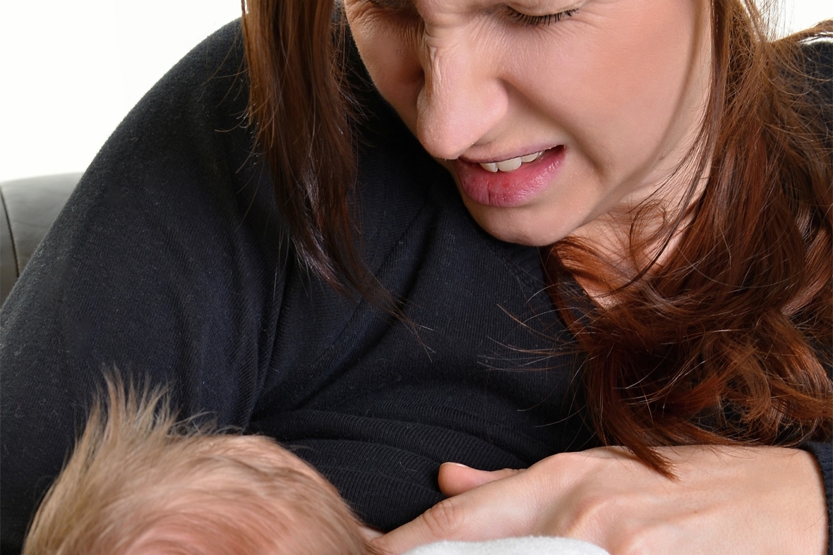 Allaiter bébé, douleurs pendant l'allaitement 