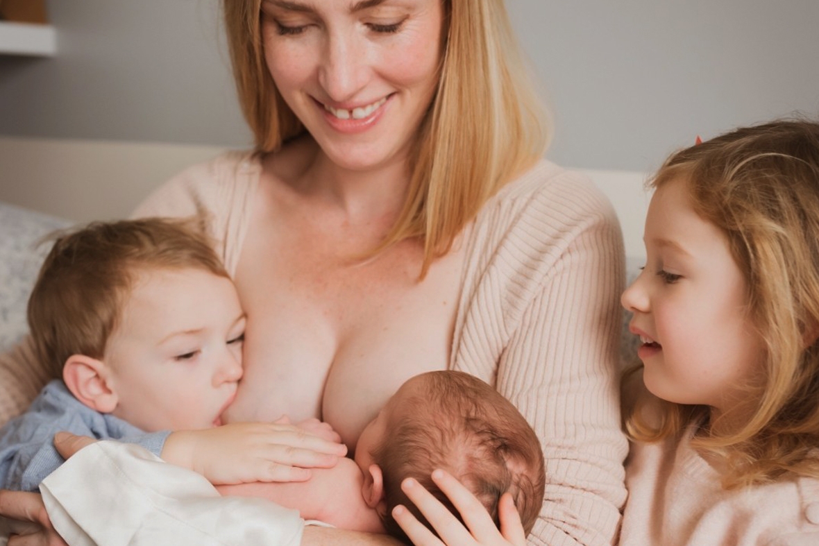 Découvrez ce qu'a fait cette femme avec du lait maternel congelé depuis 35  ans 