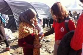 Maria Fertaki avec une mère migrante